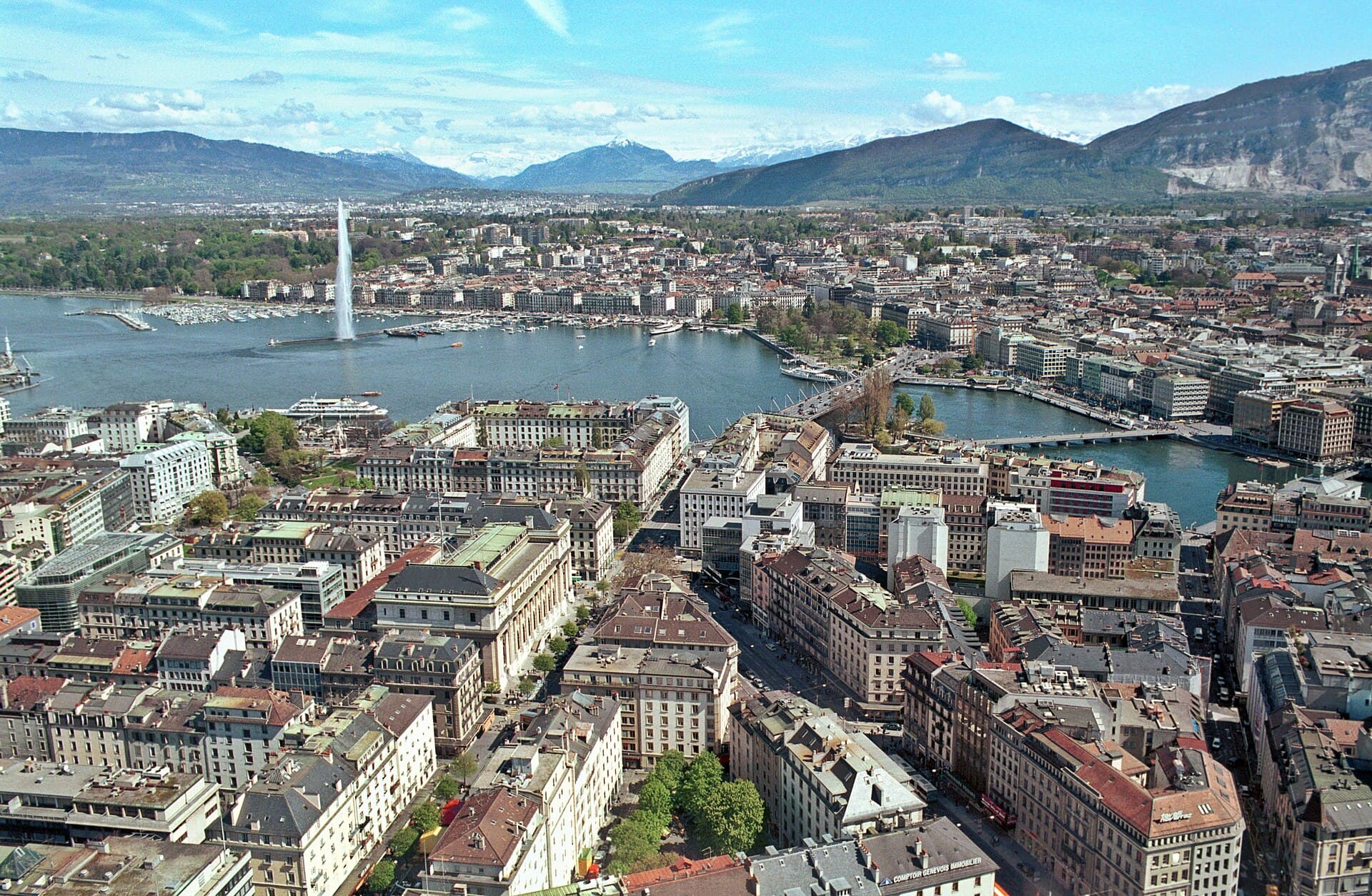 Vue panoramique de Geneve, Suisse - capitale des soins dentaires de qualite