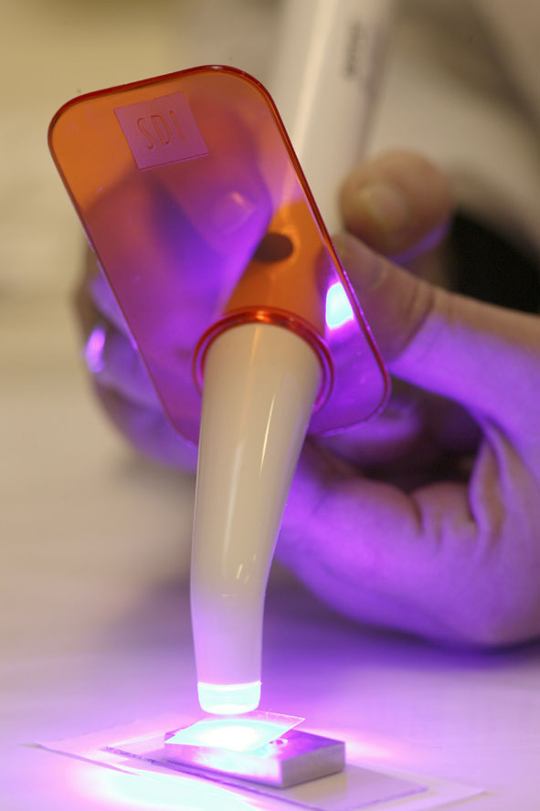 Lampe LED de polymerisation et d'activation pour blanchiment dentaire