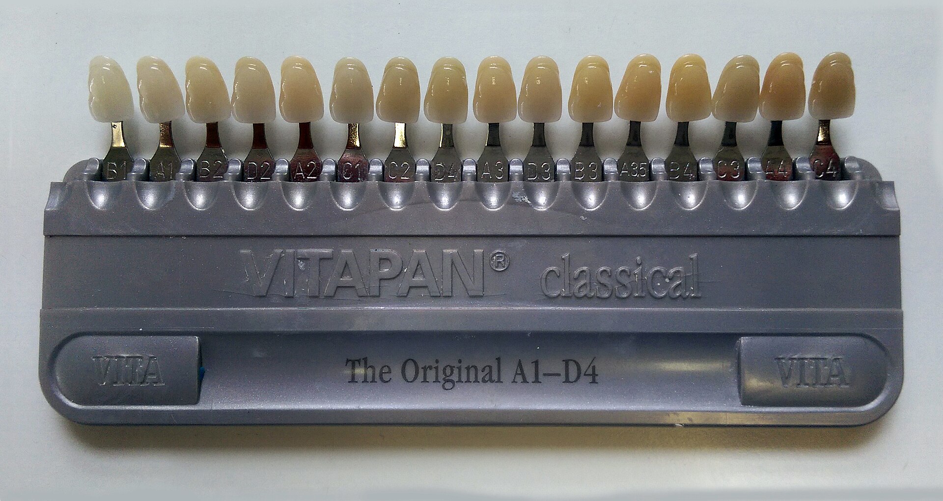 Nuancier dentaire VITA Classical utilise pour mesurer la teinte des dents